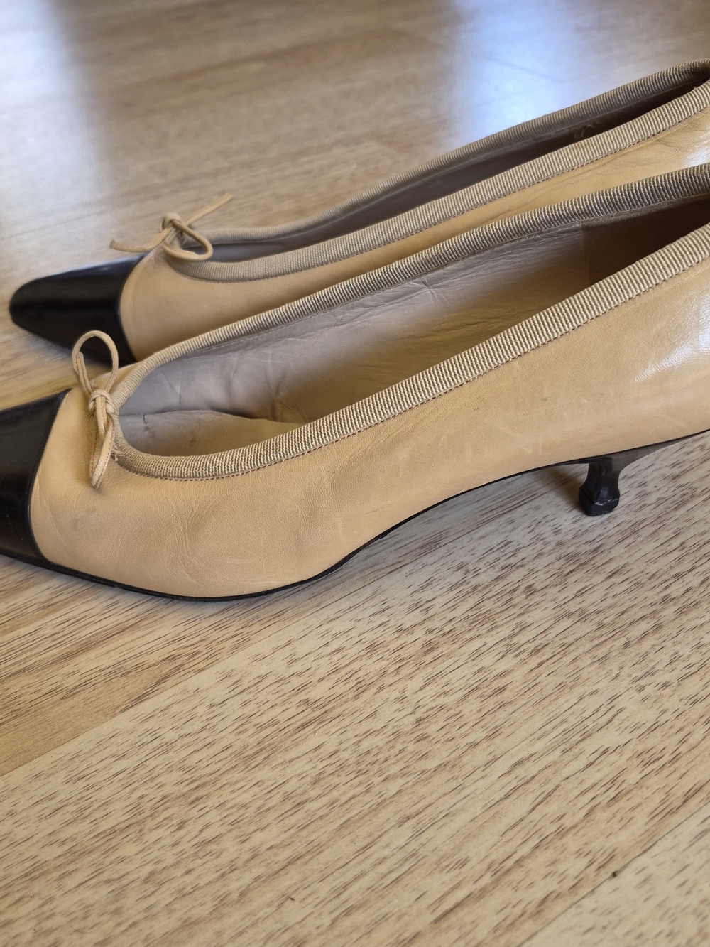 Chanel Beige and Black Cap-Toe Ballet heels - Picture 5 of 8